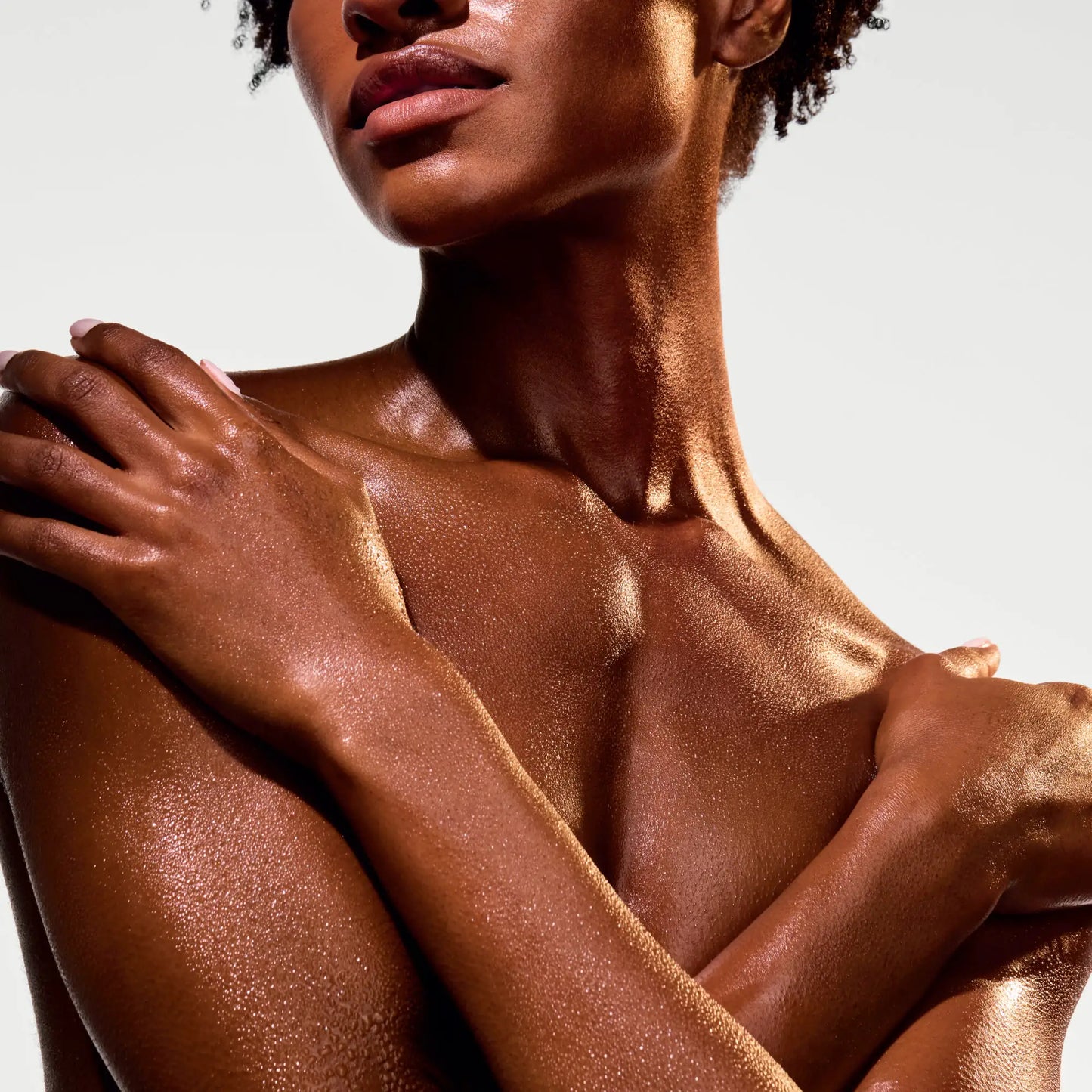 the-glow-getter-multi-oil-body-scrub-e8 NATR-40028-Alt-Image-The_Glow_Getter_Multi-Oil_Body_Scrub-06_1.webp
